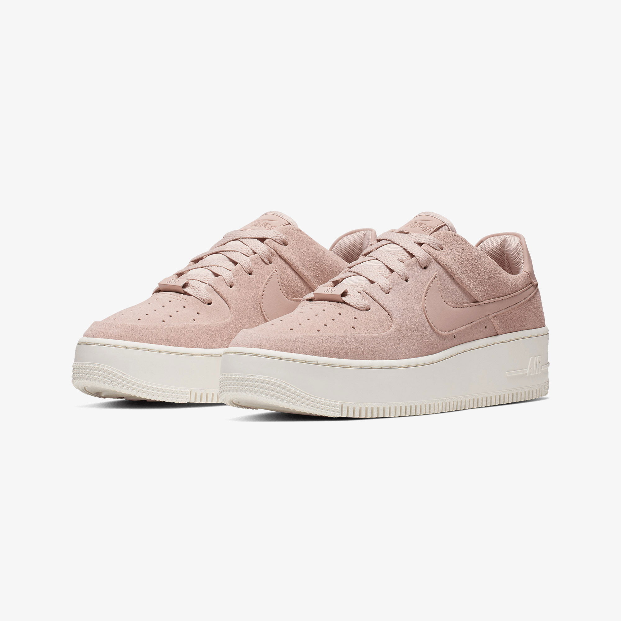 Кросівки жіночі Nike Air Force 1 Sage Low