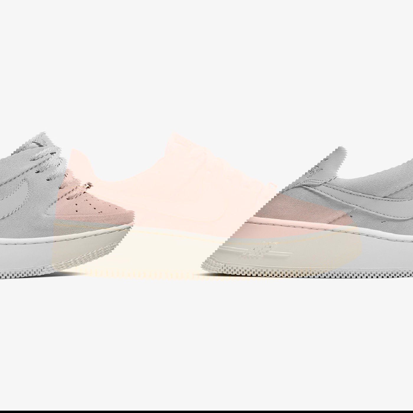Кросівки жіночі Nike Air Force 1 Sage Low