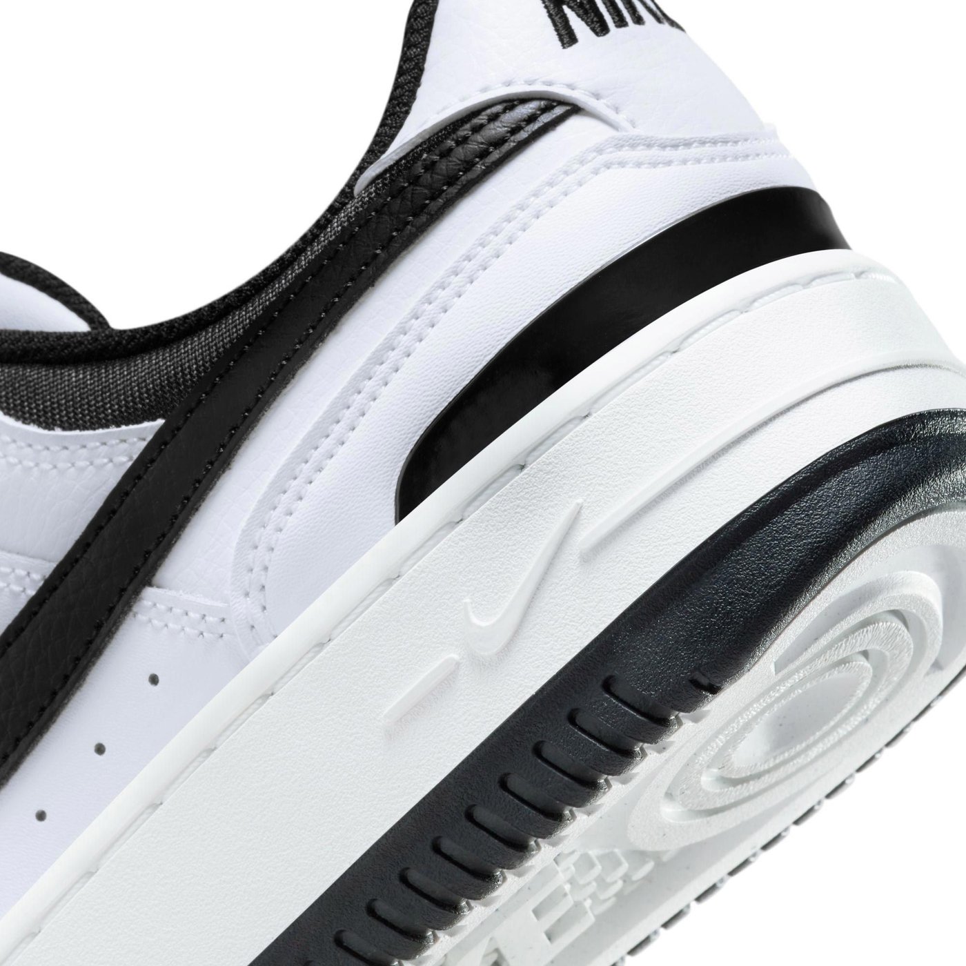Кросівки унісекс Nike GAMMA FORCE