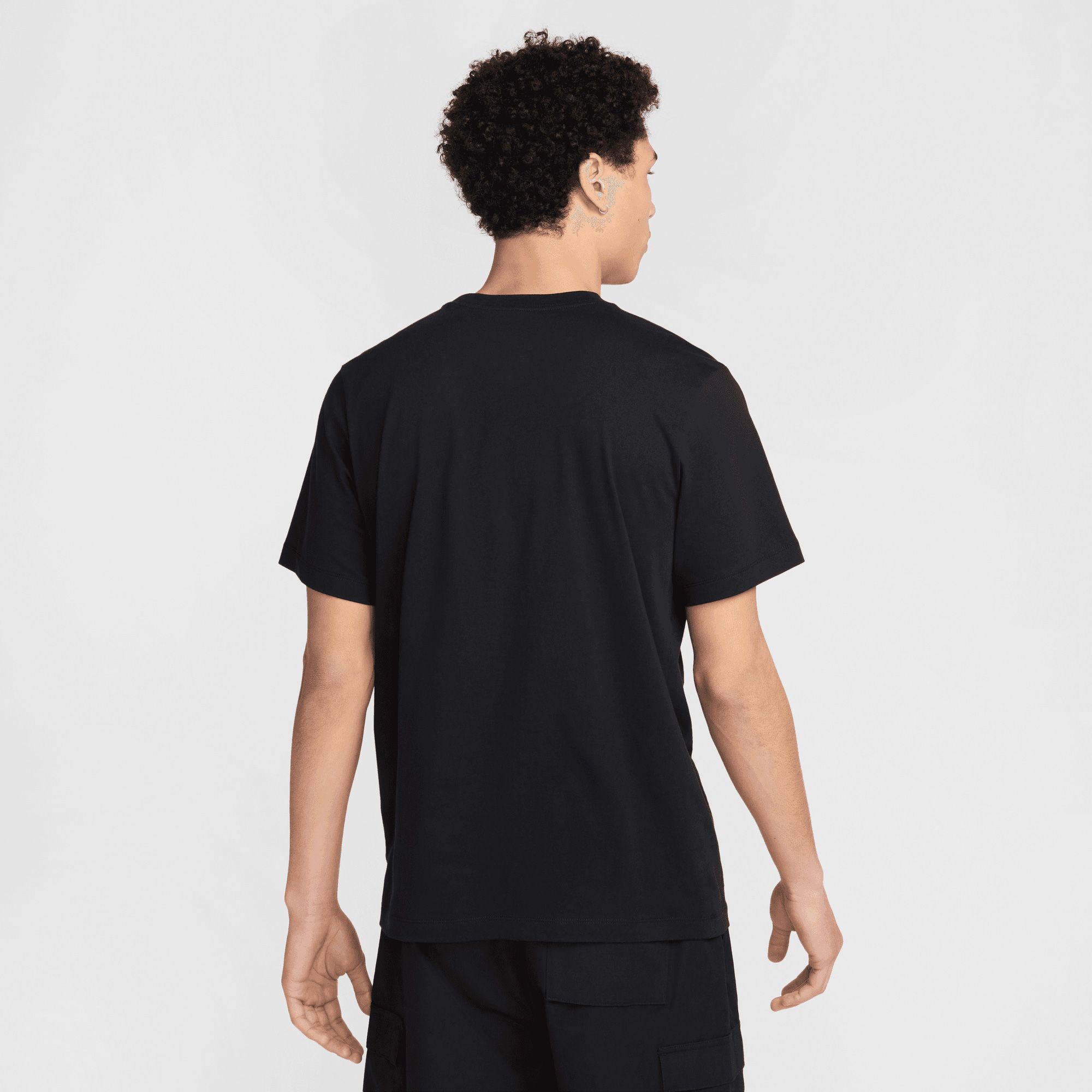 Футболка чоловіча Nike SPORTSWEAR
