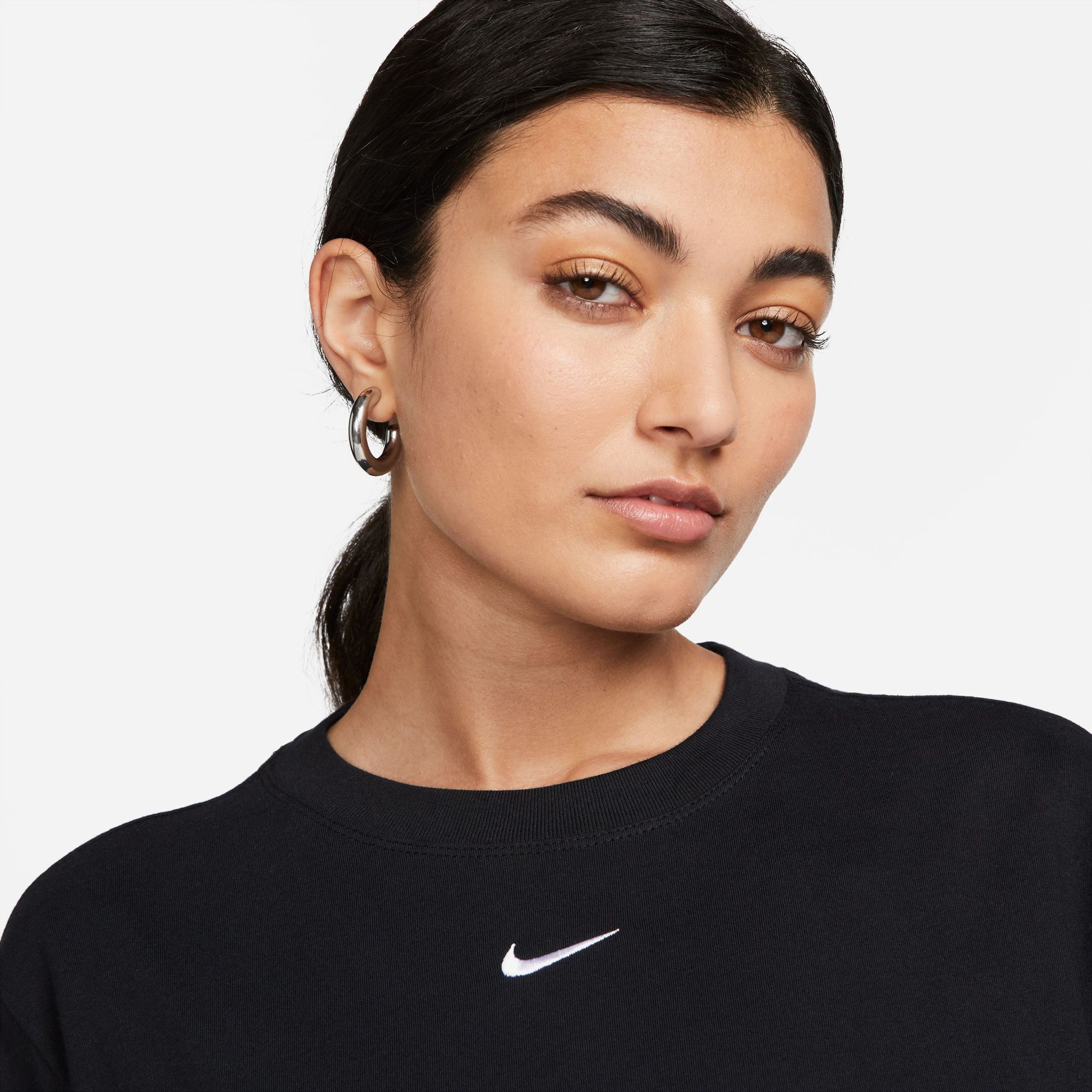 Футболка жіноча Nike SPORTSWEAR ESSENTİAL