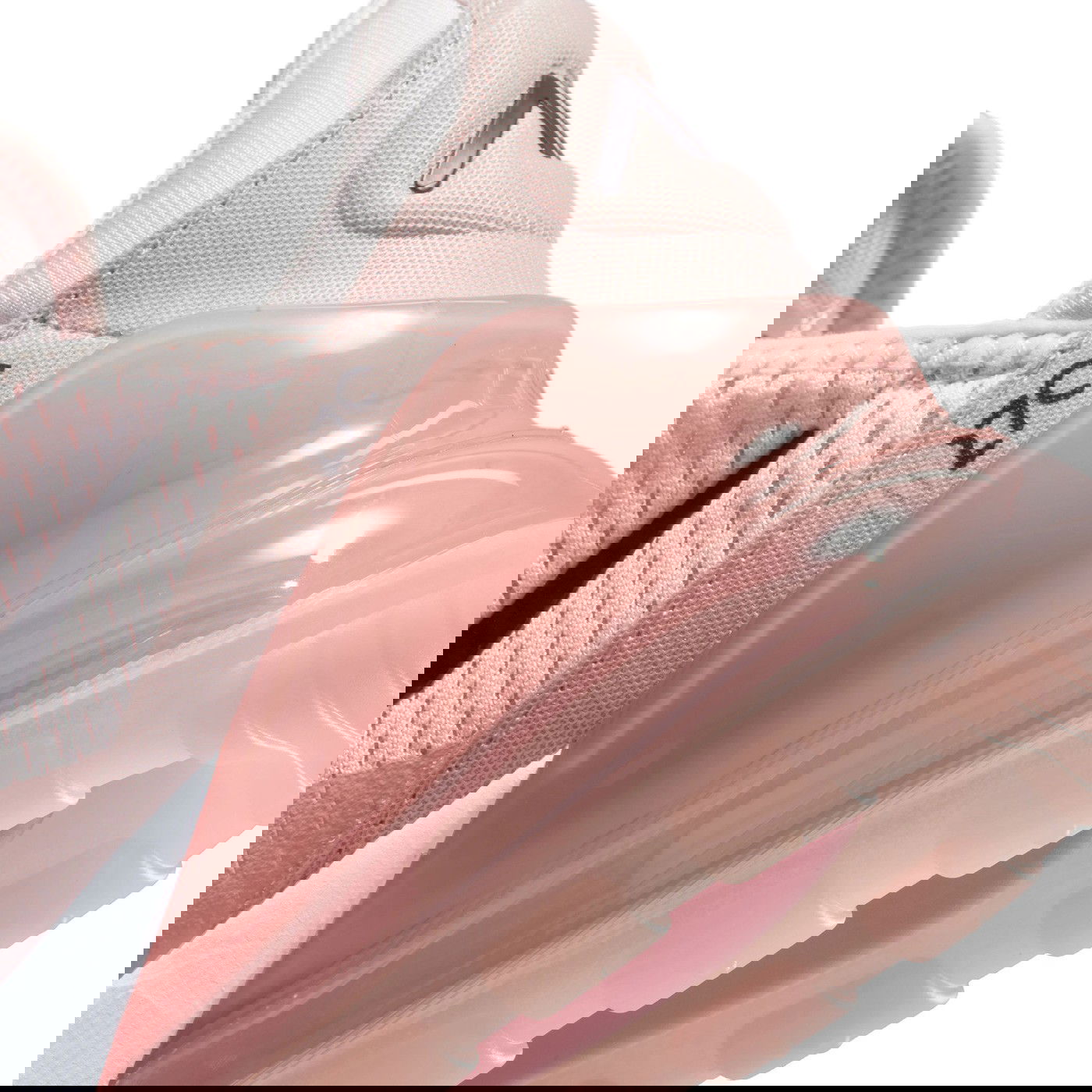 Кросівки жіночі Nike WMNS AIR MAX 270