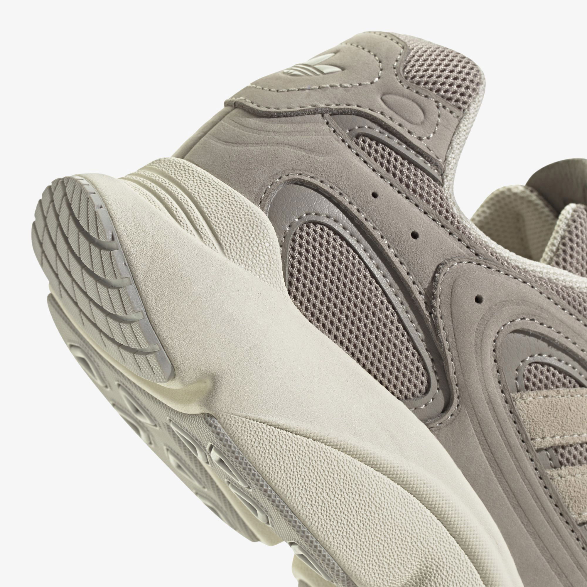 Кросівки чоловічі adidas OZMILLEN
