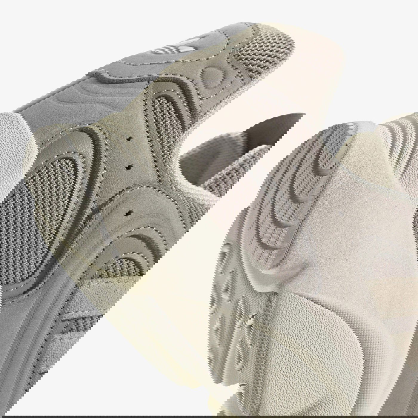 Кросівки чоловічі adidas OZMILLEN